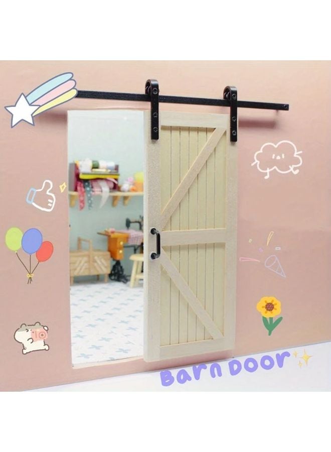باب حظيرة خشبي مصغر لأثاث بيت الدمى نموذج DIY مع لمسات سوداء ولون خشبي - Image 1
